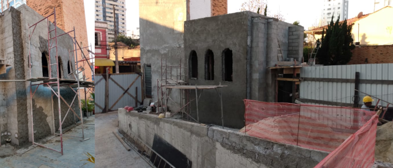 Continuamos na construção da nossa Capela: colocação do restante dos blocos e chapisco e iniciado o reboco. externo.
